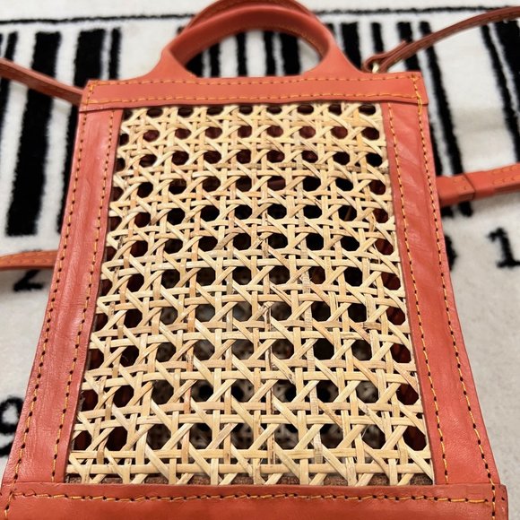 Handmade Leather and Rattan Crossbody Bag W/ adjustable detachable Strap - Picture 5 of 8